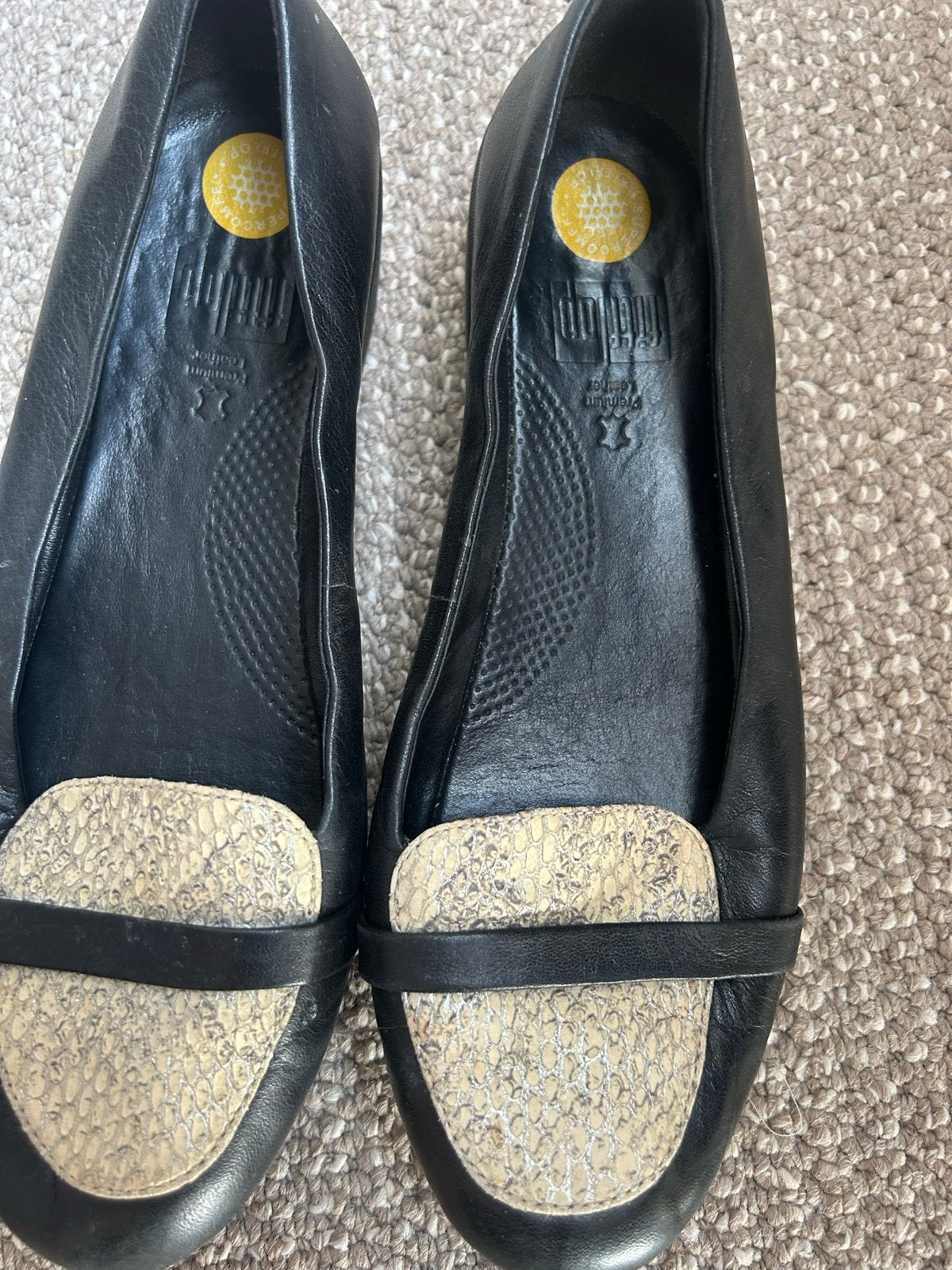 2 paar schoenen maat 40: Fitflop ballerina's en Ravelli pump, Kleding | Dames, Ophalen, Gedragen, Zwart, Ballerina's