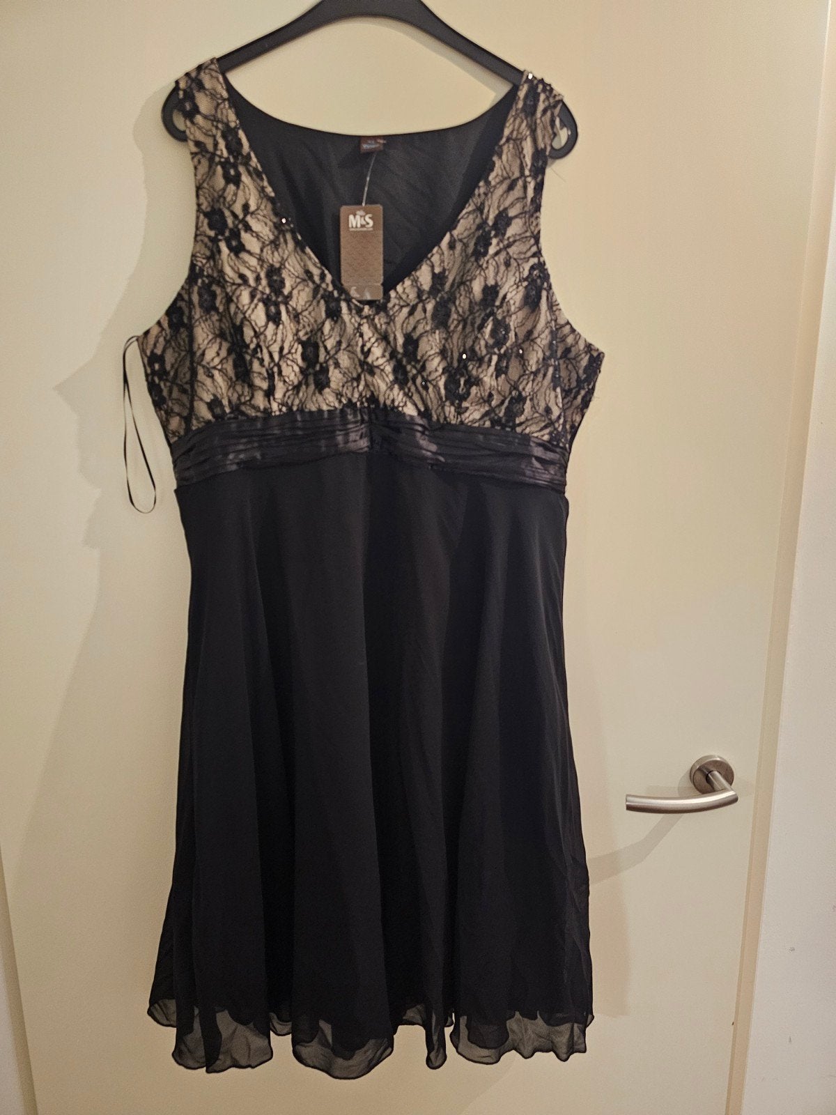 M&S Zwart Kanten Jurk Maat XL - Nieuw met kaartje, Zwart, Maat 46/48 (XL) of groter, Nieuw, Ophalen of Verzenden