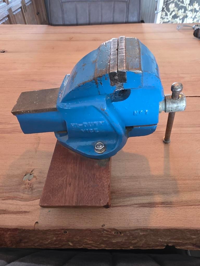 Paramo Bankschroef - Heavy Duty, Doe-het-zelf en Verbouw, Gereedschap | Handgereedschap, Ophalen, Gebruikt