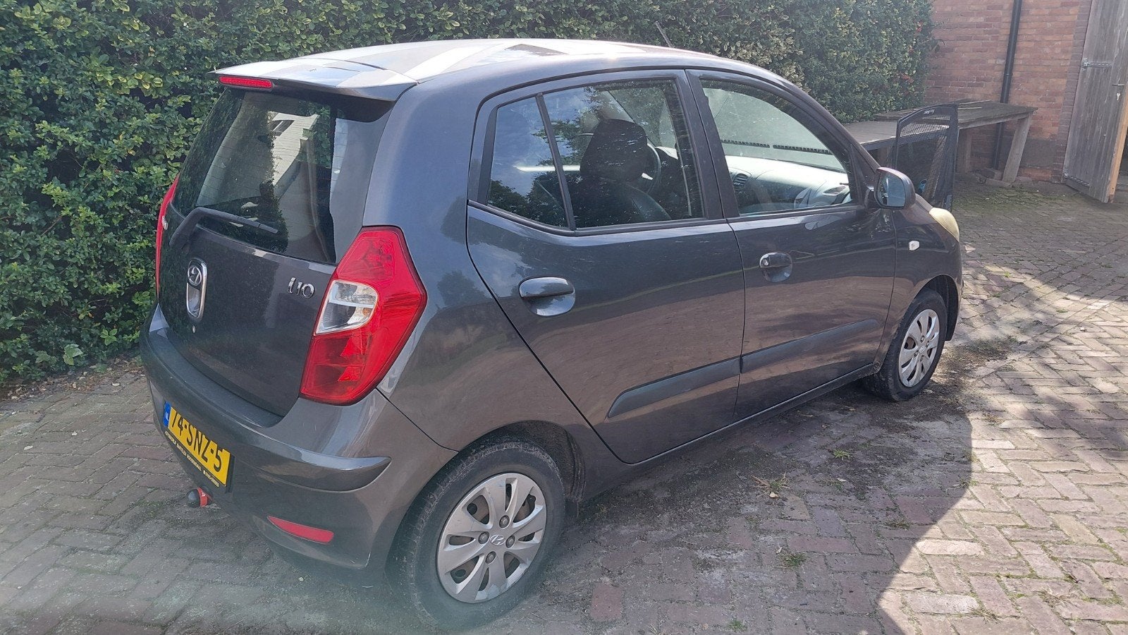 Foto 3 van Hyundai i10 1.1 I 5DR 2012 Grijs