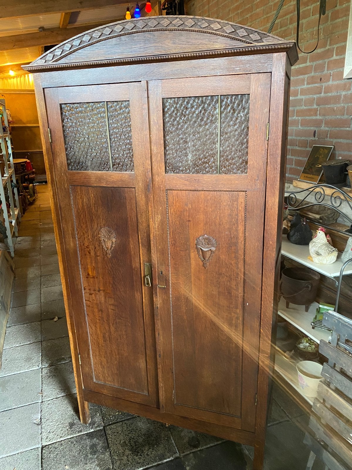 Heel mooi heel oud twee deurs kast, Ophalen