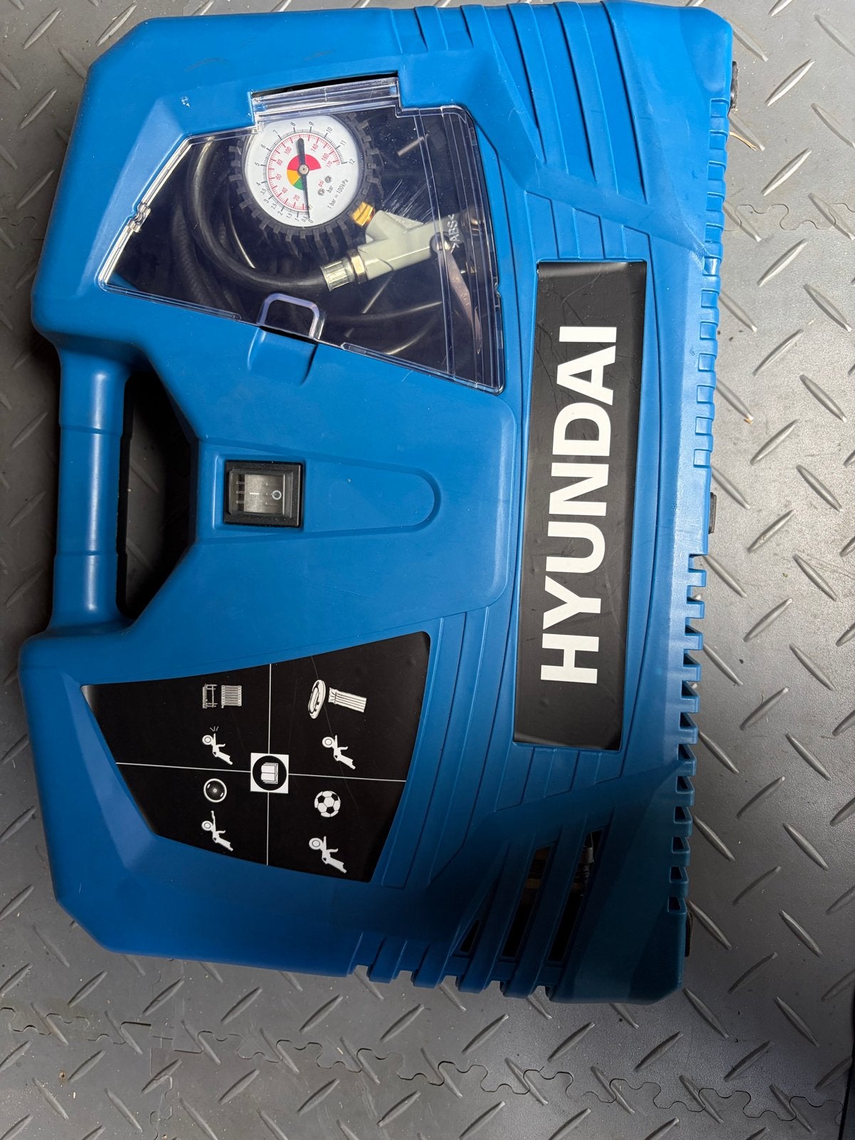 Hyundai Mini Compressor - Draagbare Luchtpomp, Doe-het-zelf en Verbouw, Ophalen, 6 tot 10 bar, Zo goed als nieuw, Minder dan 200 liter/min