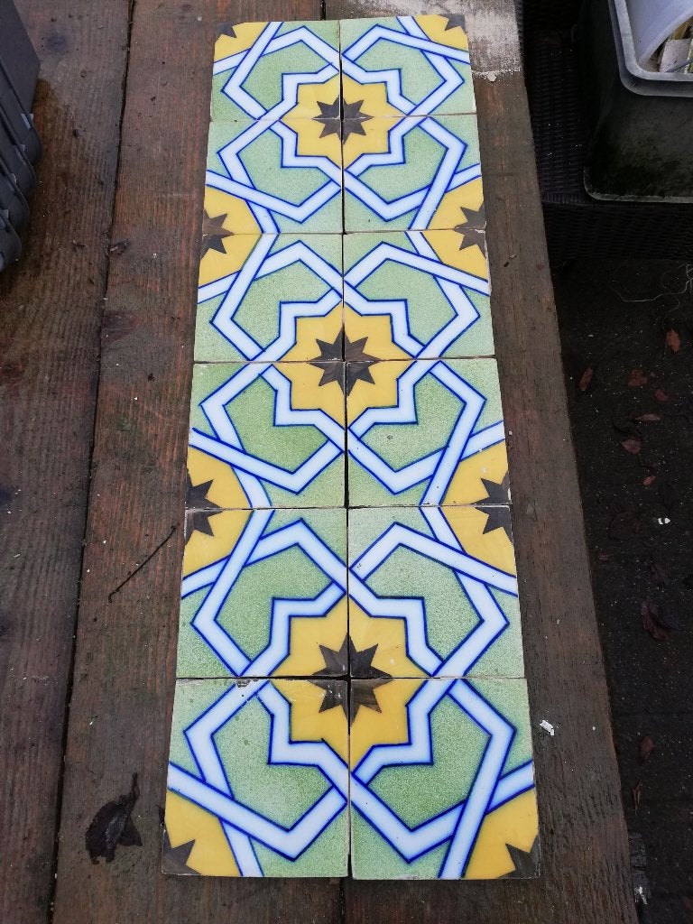 12 antieke Franse tegels (Devres), 13x13 cm groen/geel/blauw