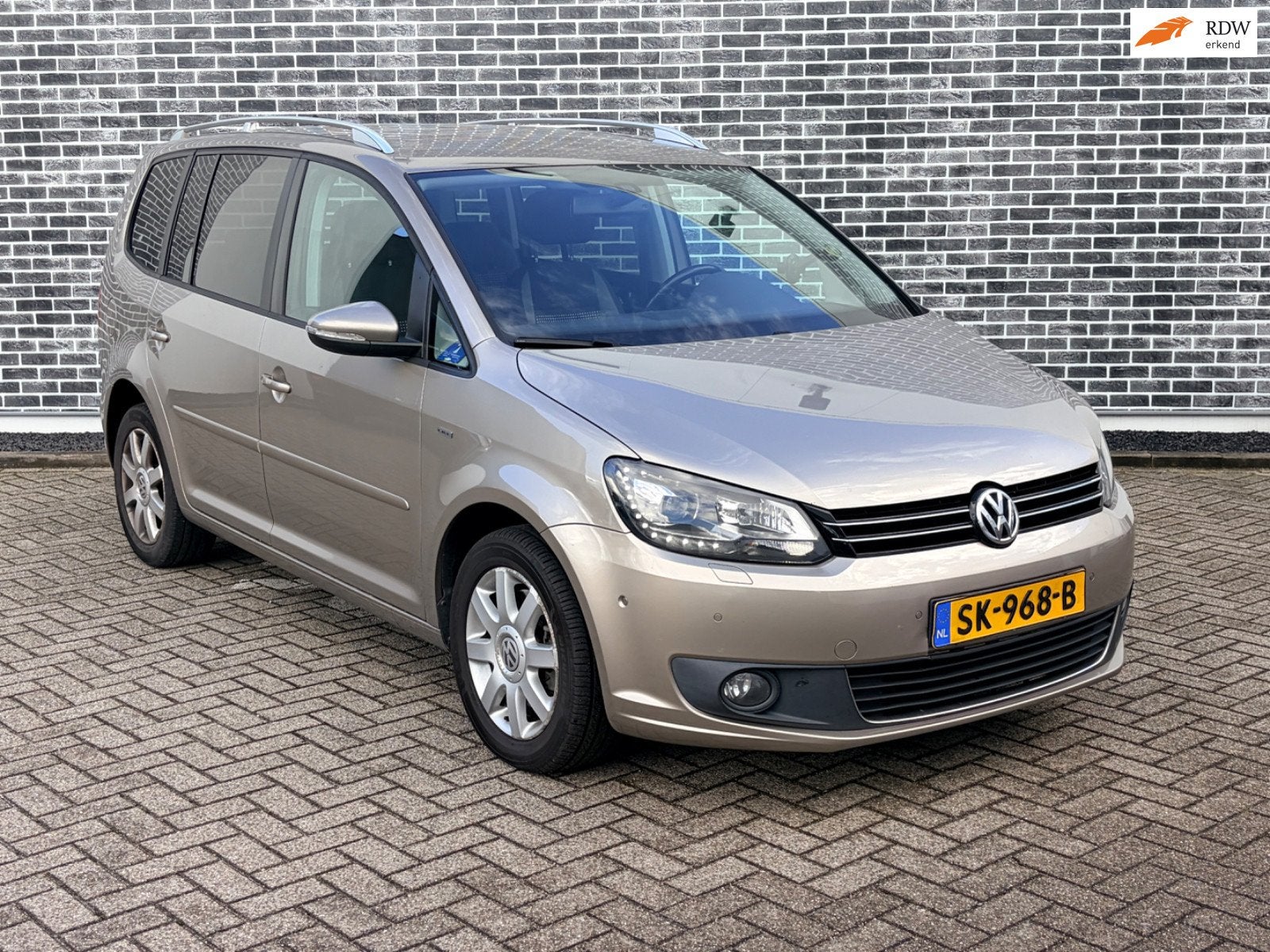 Volkswagen Touran 2.0 TDI Highline 7p. RIJDTSUPER/AUTOMAAT/X, Auto's, Euro 5, Stof, Gebruikt, Zwart