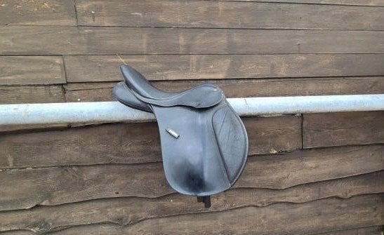 Wintec veelzijdigheidzadel 17.5inch, Ophalen, Gebruikt