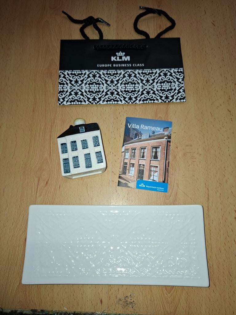 KLM huisje  106 flyer en het Marcel Wanders sushi schaaltje., Verzamelen, Ophalen of Verzenden, Nieuw, 81 t/m 91, Gevuld