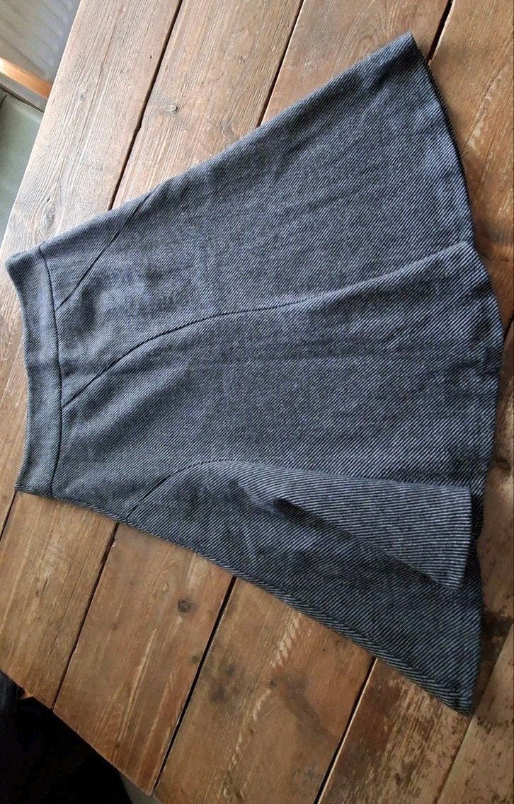 Hippe zwart/ grijze rok met wol. H&M maat 38.
Tot onder knie, Maat 38/40 (M), Zwart, Ophalen of Verzenden, Zo goed als nieuw