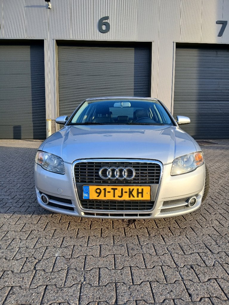 Audi A4 2.0 96KW 2006 Grijs, Auto's, Voorwielaandrijving, Zwart, 4 cilinders, A4