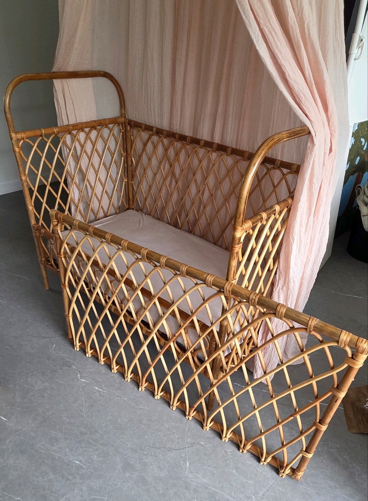 Rotan ledikant 120x60cm met Babyflow matras, Ophalen, Gebruikt, Ledikant