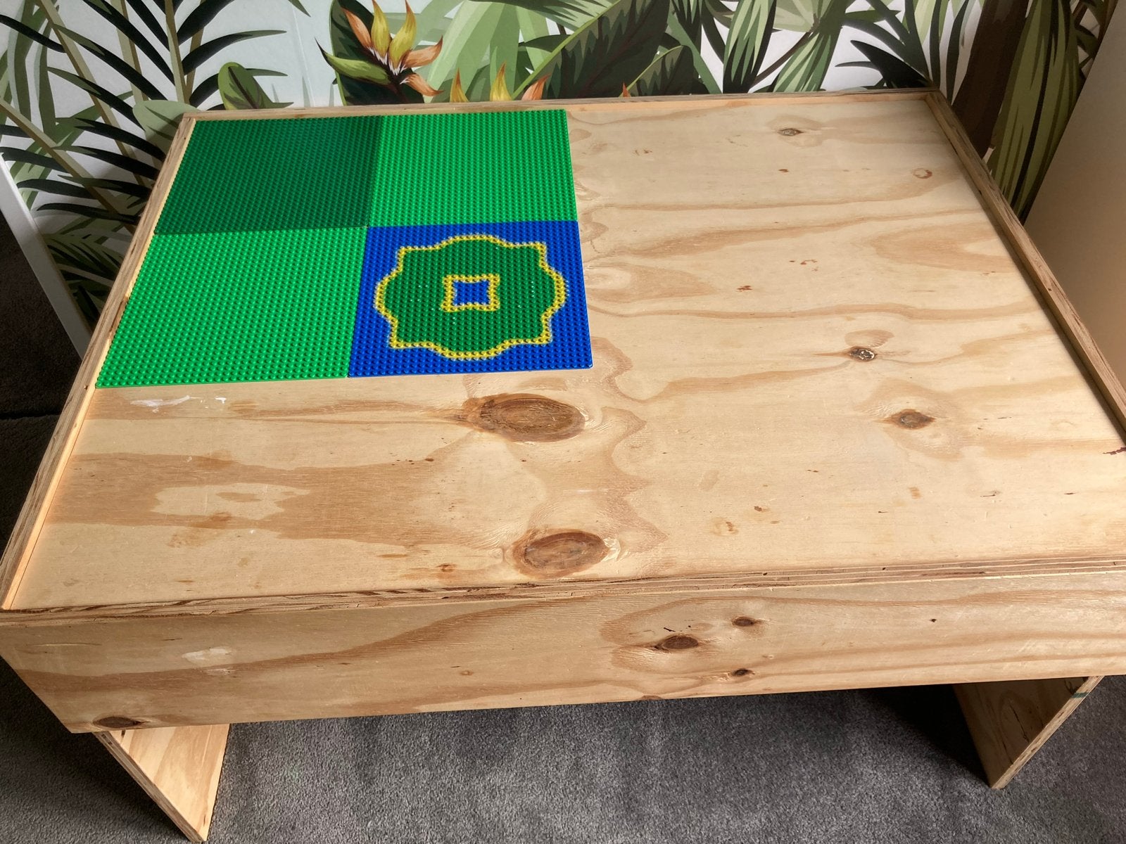 Houten speeltafel / legotafel met opbergruimte, Ophalen, Gebruikt