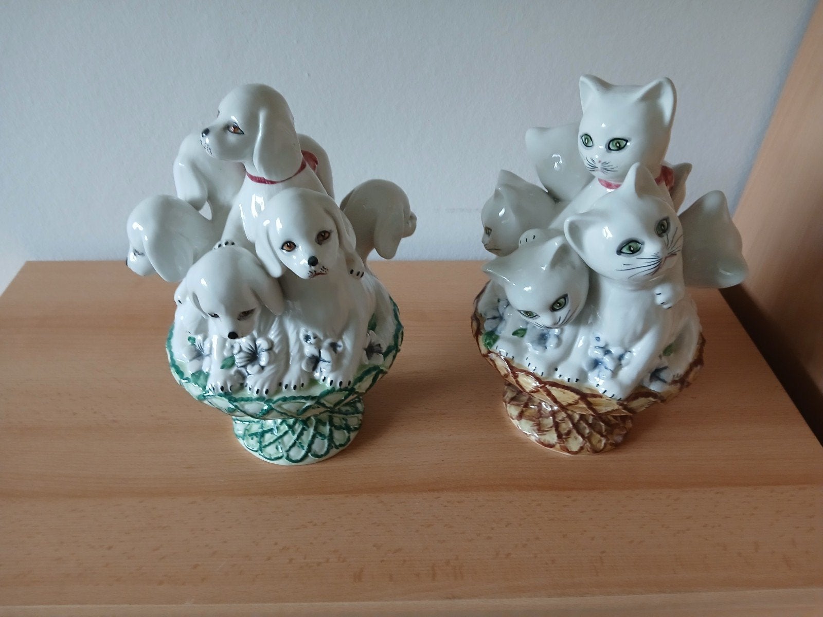 Porseleinen set: Honden en Katten beeldjes - Italië, Antiek en Kunst, Ophalen of Verzenden