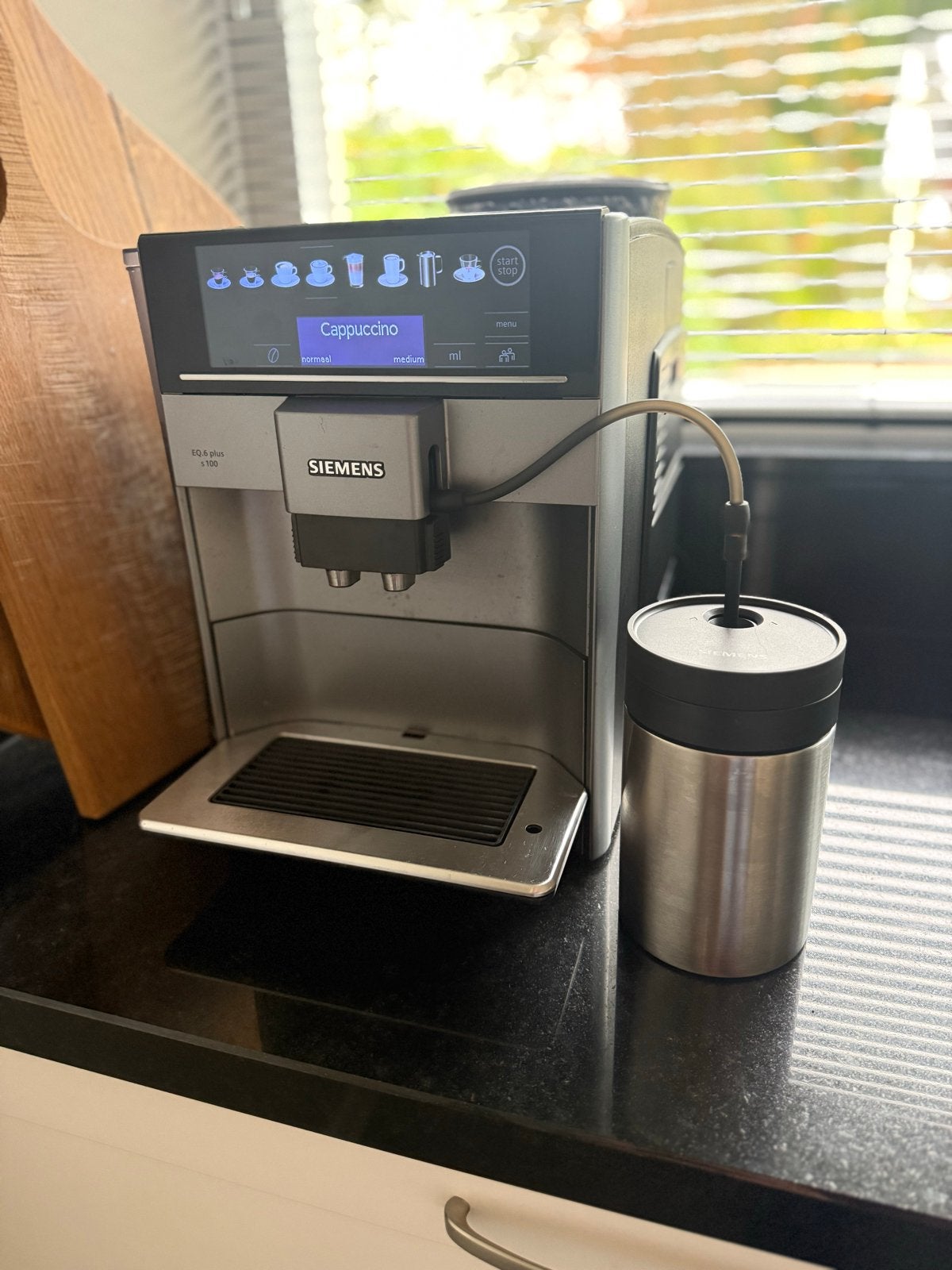 Siemens EQ.6 plus s100 volautomatische espressomachine, Ophalen, Afneembaar waterreservoir, Gebruikt, Espresso apparaat