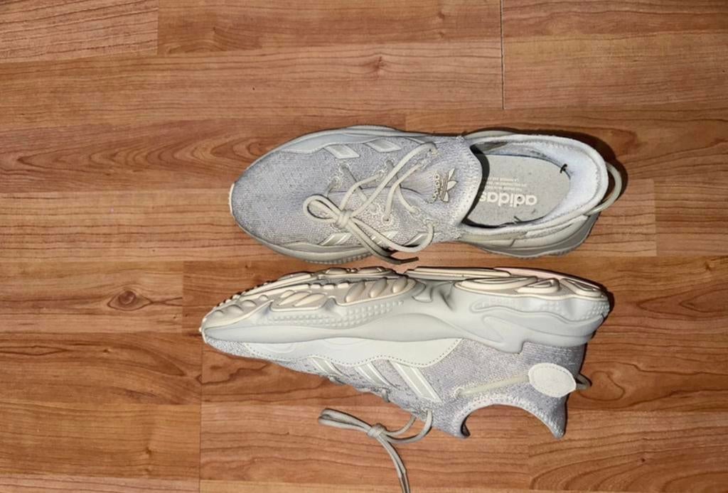Adidas ozweego, Overige kleuren, Nieuw, Ophalen of Verzenden, Sneakers of Gympen