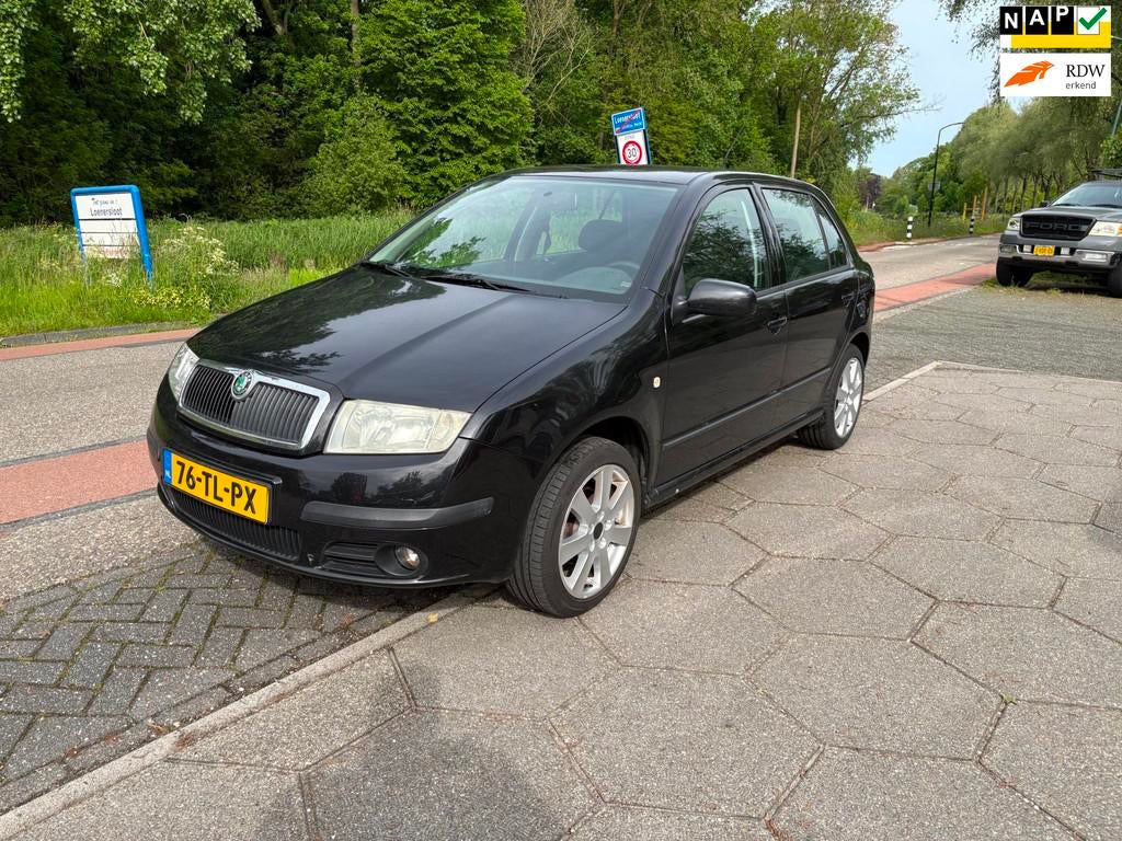 Skoda Fabia 1.4-16V Equipe AIRCO+TREKHAAK!, Auto's, Skoda, Voorwielaandrijving, 4 cilinders, Zwart, Origineel Nederlands