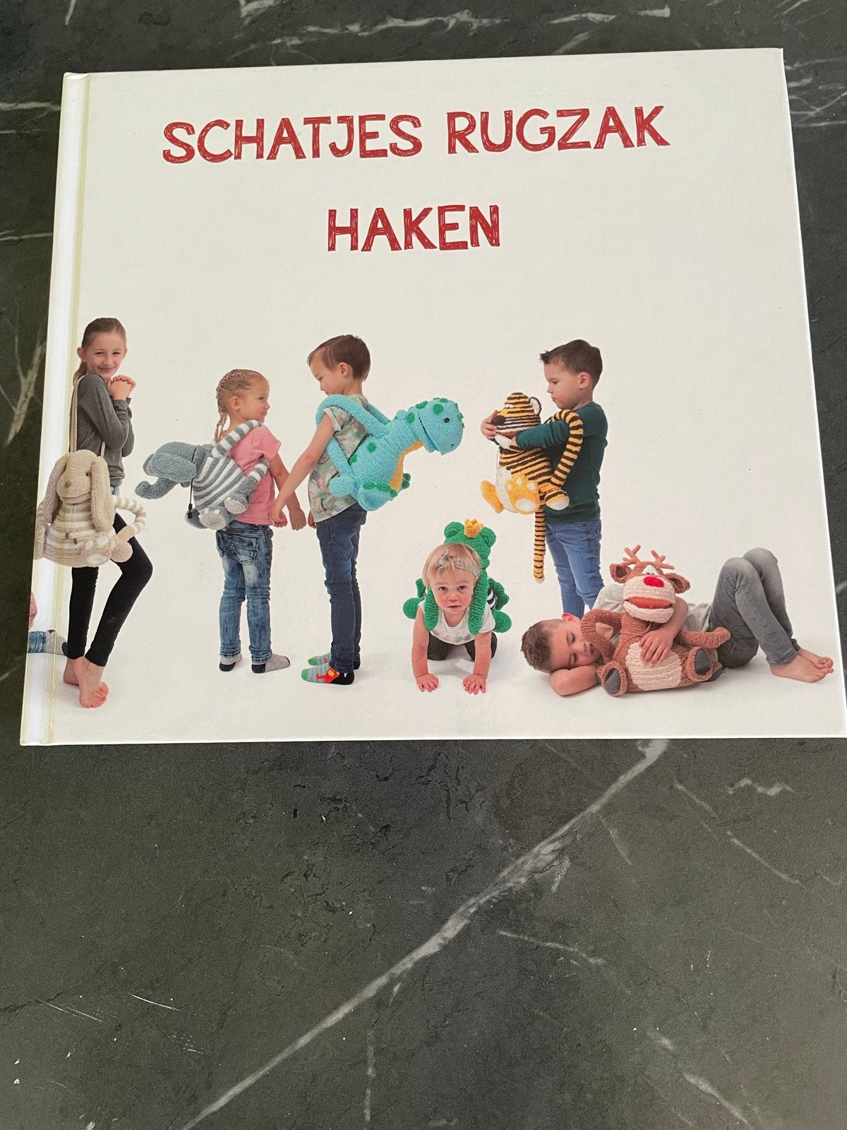 Schatjes Rugzak Haken - Boek met 8 patronen, Ophalen of Verzenden, Zo goed als nieuw, Haken, Patroon of Boek