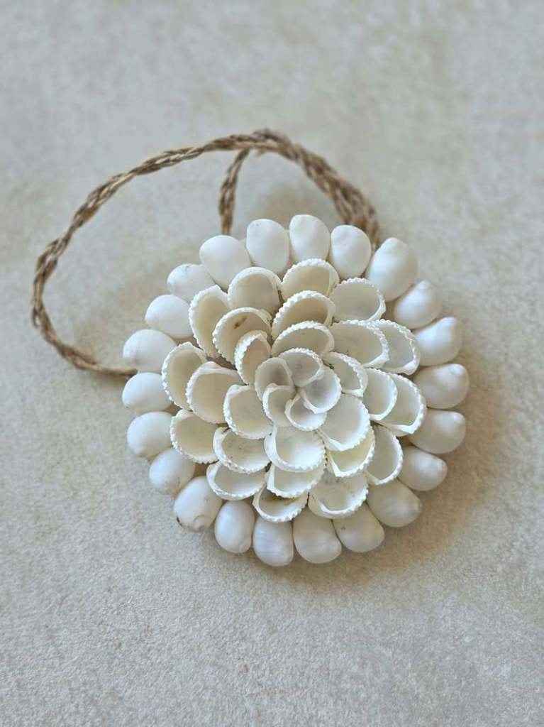 Rozen schelpen hanger 2 uit Bali, Ophalen of Verzenden, Schelpendecoratie, Tropical home, Natuurlijk materiaal