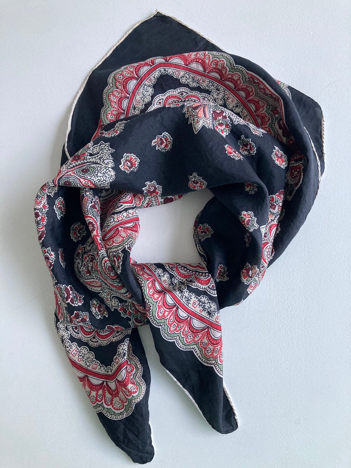 Klassieke Zijde Sjaal met paisley print, Ophalen of Verzenden, Gedragen, Sjaal