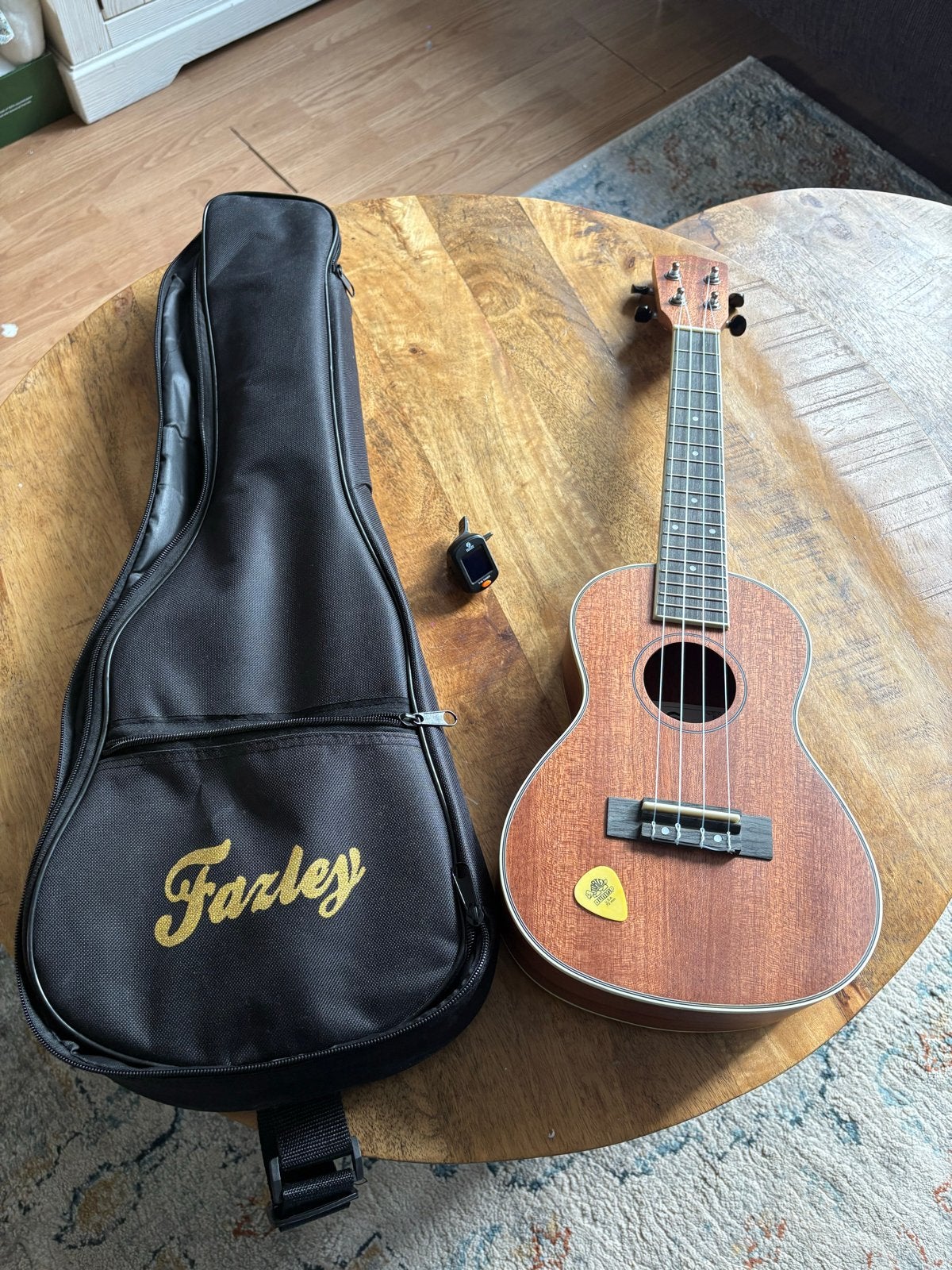 Fazley Ukelele met hoes en stemapparaat, Ophalen of Verzenden, Zo goed als nieuw, Ukelele