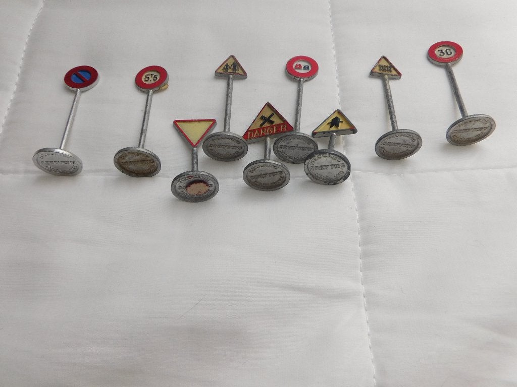 dinky toys verkeersborden, Hobby en Vrije tijd, Ophalen of Verzenden, Gebruikt, Auto, Dinky Toys