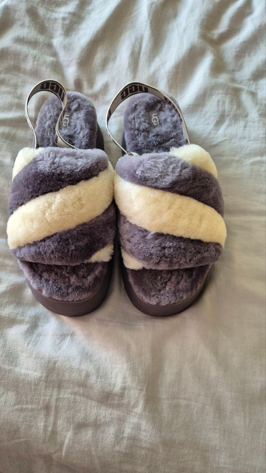 Ugg Disco Stripe Slide - Maat 43, Kleding | Dames, Slippers, UGG, Ophalen of Verzenden, Zo goed als nieuw
