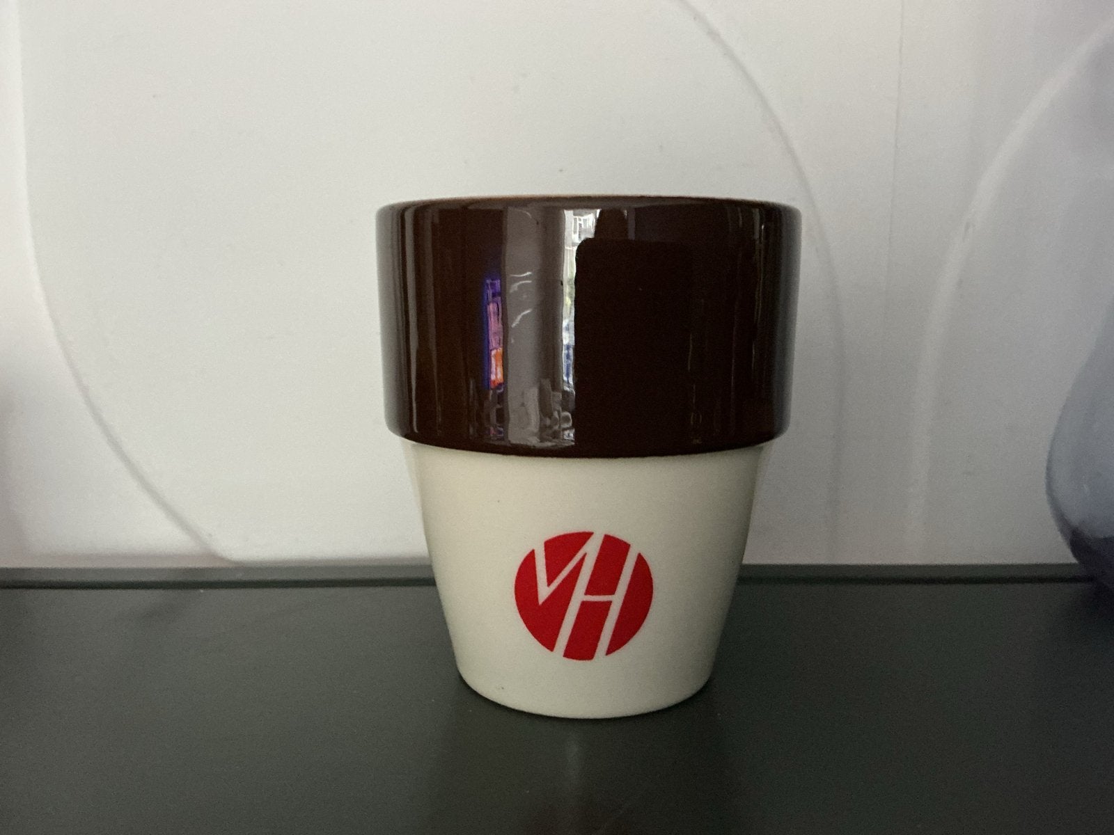 Vintage VH mok/beker - Bruin en gebroken wit, Ophalen of Verzenden