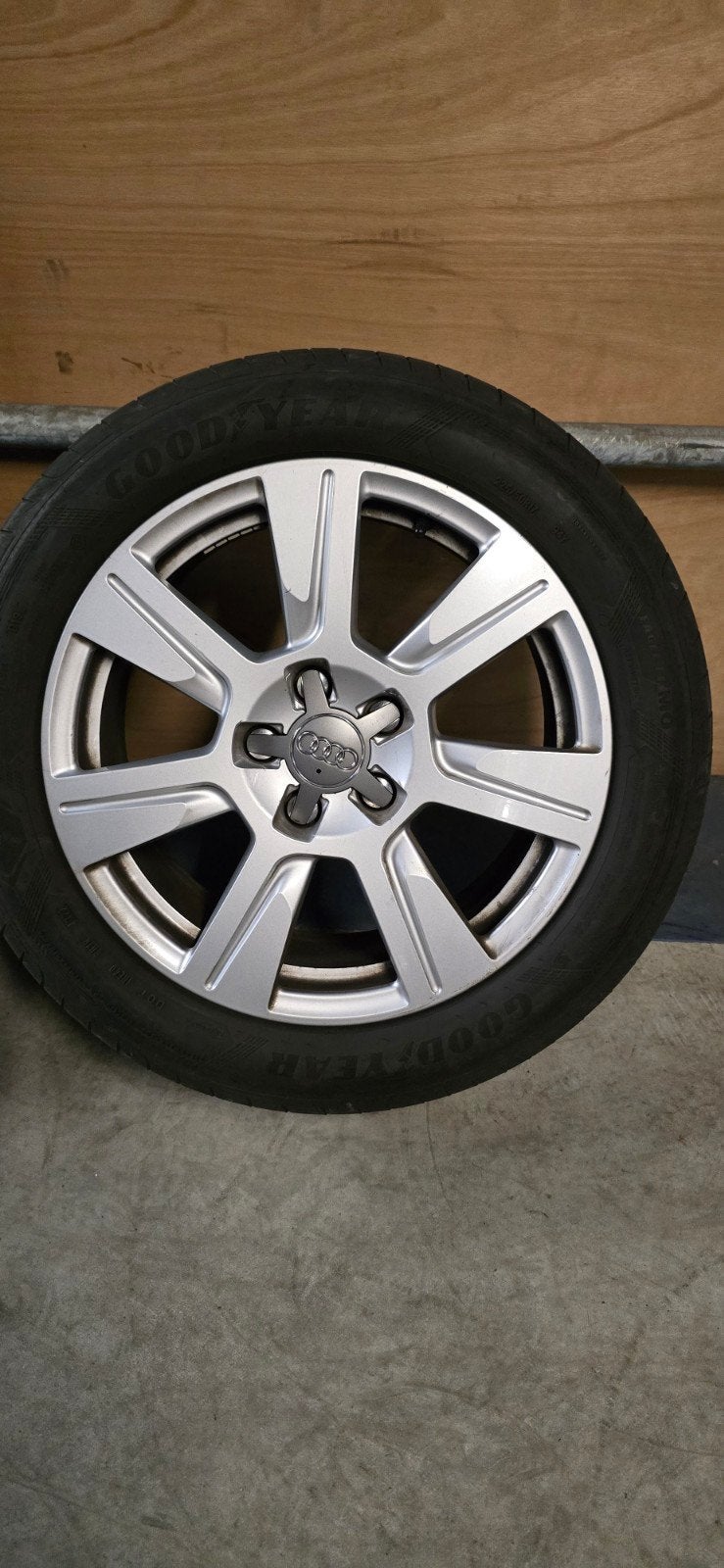 Audi A6 (2009) velgen (5x) met zomerbanden - 4mm profiel, Ophalen, Gebruikt, Banden en Velgen, 17 inch