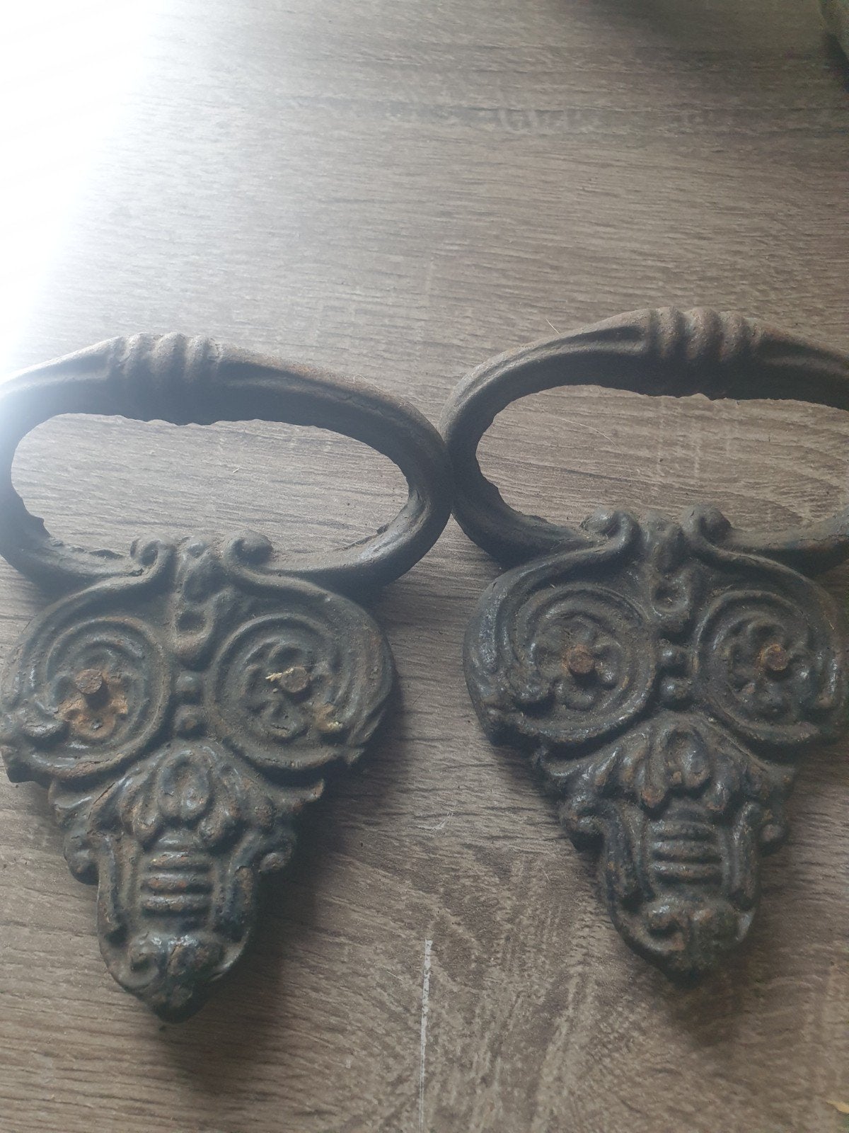 2 Antieke Gietijzeren Handvaten Grepen - 12cm, Antiek en Kunst, Antiek | Overige Antiek, Ophalen of Verzenden