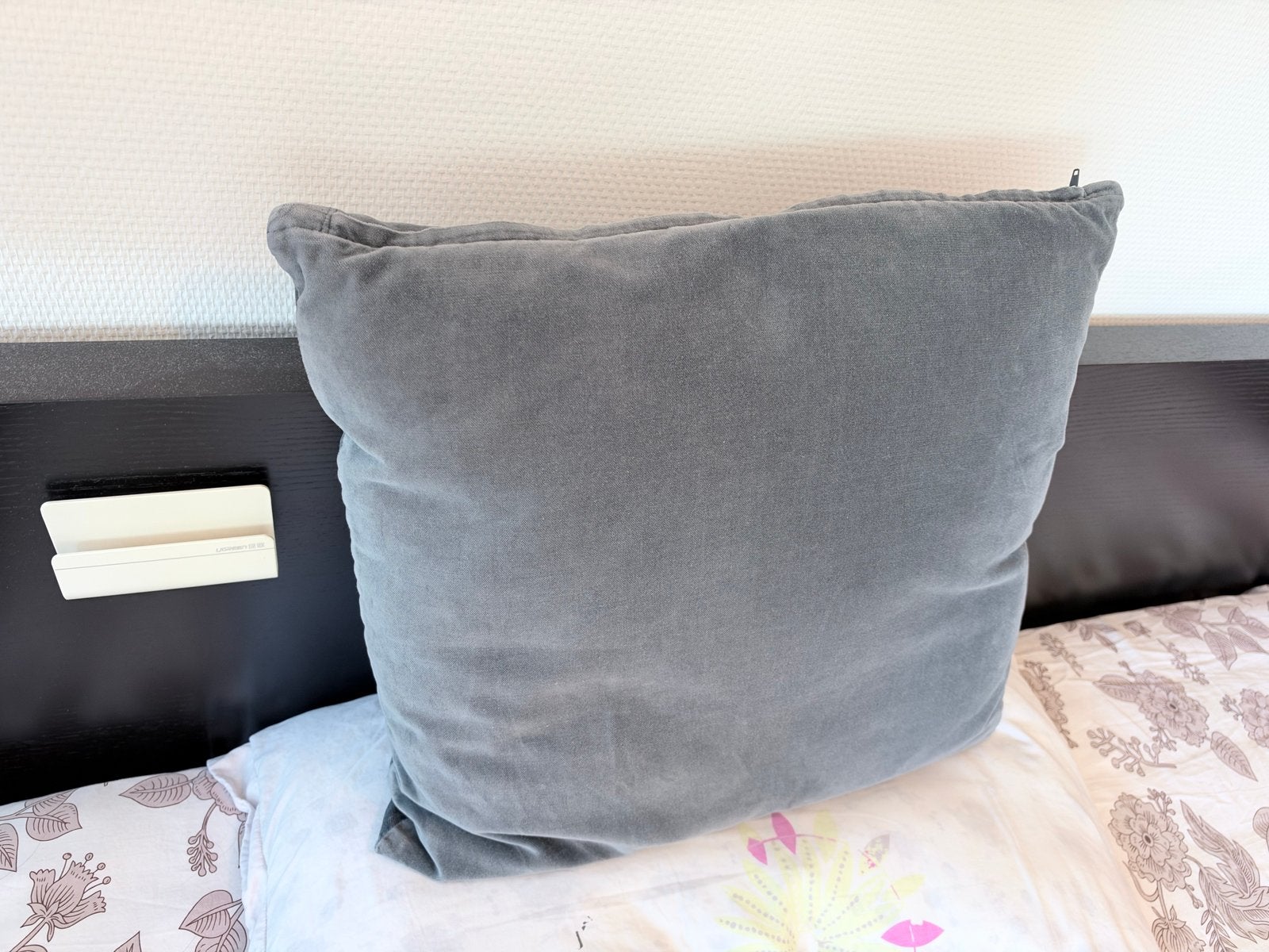 Grijs sierkussen met rits - cushion, Huis en Inrichting, Ophalen, Vierkant, Met ritssluiting, Zo goed als nieuw