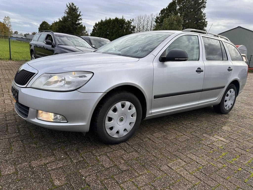 Skoda Octavia Combi 1.6 TDI euro 5 2011 174000 Duitse regist, Stof, Zwart, 4 cilinders, Bedrijf