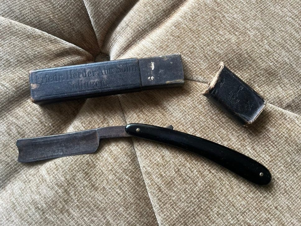 Antiek Scheermes Friedr. Herder Duitsland. Anno 1900., Antiek en Kunst, Antiek | Gereedschap en Instrumenten, Ophalen of Verzenden