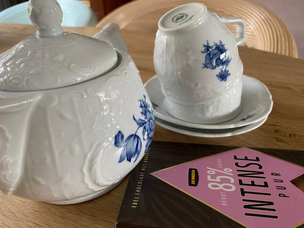 Rosenthal Classic Rose theepot met kop en schotels, Ophalen of Verzenden, Zo goed als nieuw, Overige stijlen, Kop(pen) en/of Schotel(s)