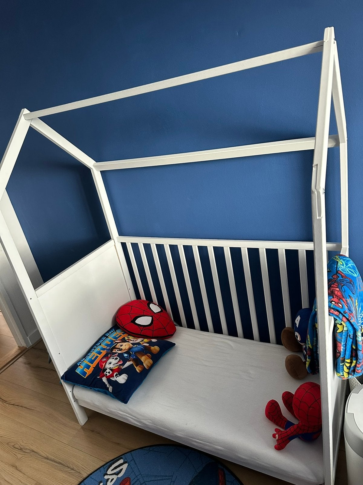 Ledikant huisje 60x120 incl. matras, Kinderen en Baby's, Ophalen, Zo goed als nieuw, Hoogslaper