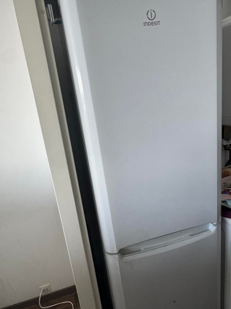 Indesit koelkast met vriesvak €50, moet weg!, Ophalen, Zo goed als nieuw