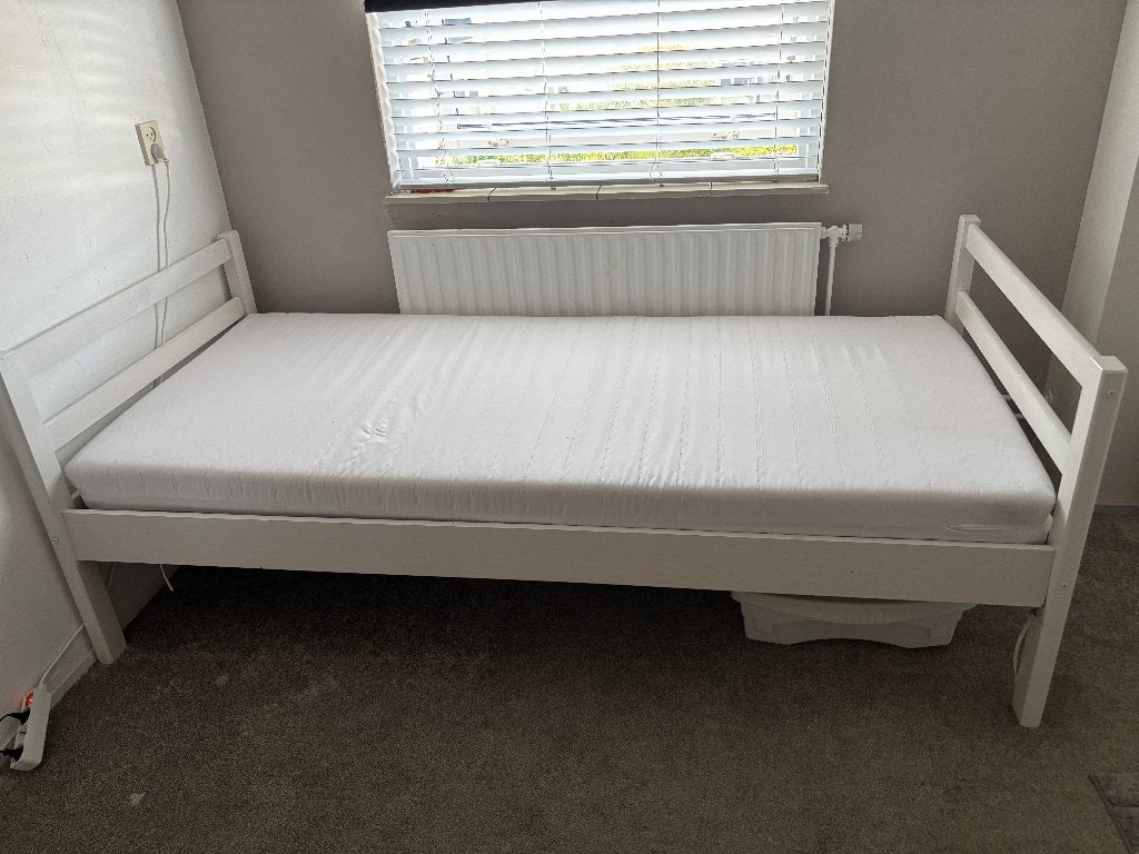 Bed wit, incl. bodem+matras 90x200 cm, Ophalen, 90 cm, Eenpersoons, Wit