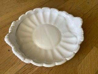 vintage plooischotel schaal met schelphandvatten steengoed, Antiek en Kunst, Ophalen