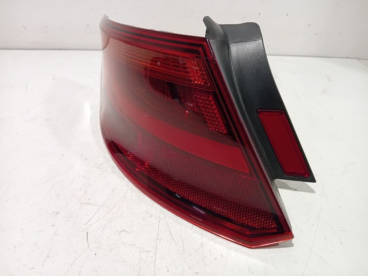 Achterlicht links buiten Audi A3, Onderdelen@venauto.nl, Van der Ven Autorecycling B.V., Gebruikt, Ettenseweg 76, 4706 PB Roosendaal, The Netherlands