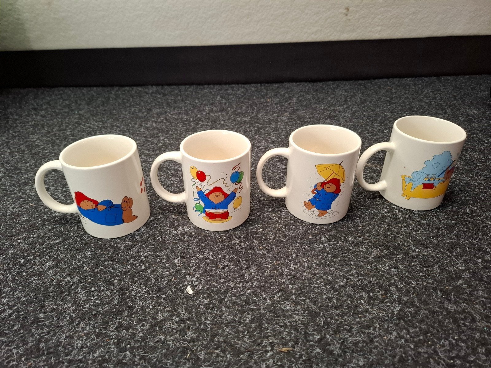 Set van 4 Paddington Bear mokken - Vintage, Huis en Inrichting, Keuken | Servies, Ophalen, Zo goed als nieuw, Aardewerk