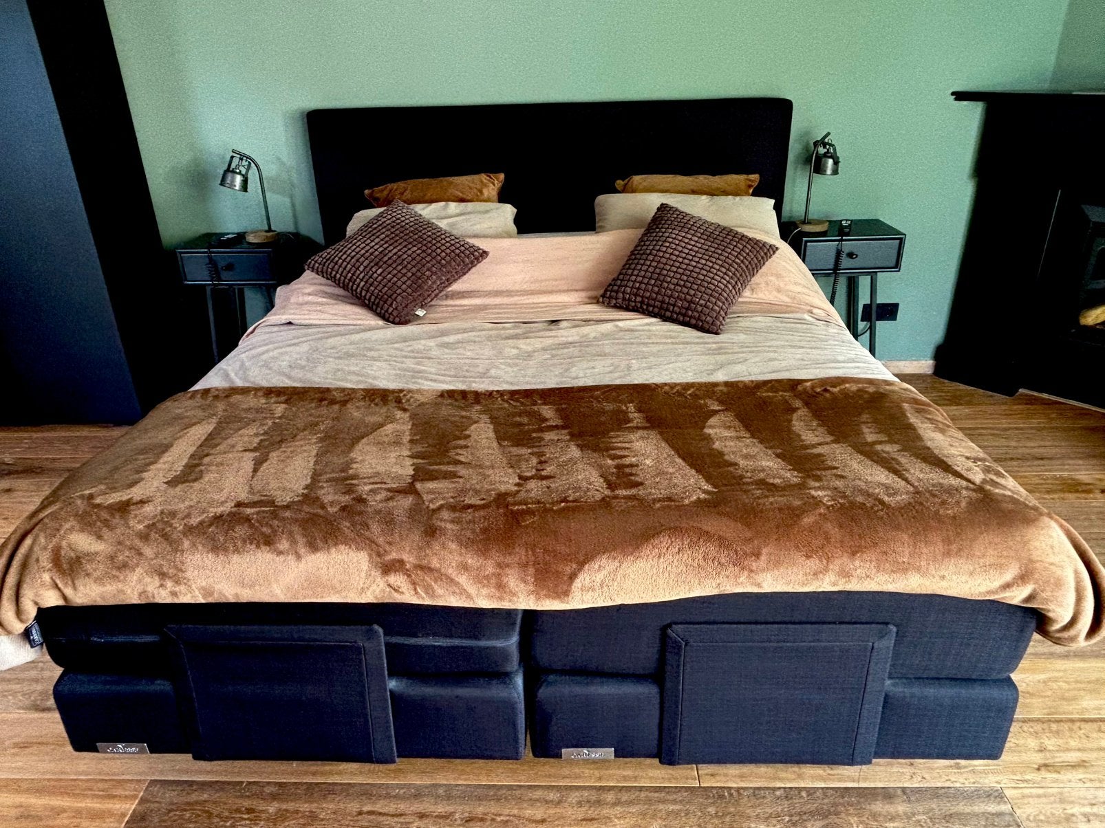 Nette, elektrische zwarte boxspring Caresse 180x210, Huis en Inrichting, Slaapkamer | Boxsprings, Ophalen, Gebruikt, Tweepersoons