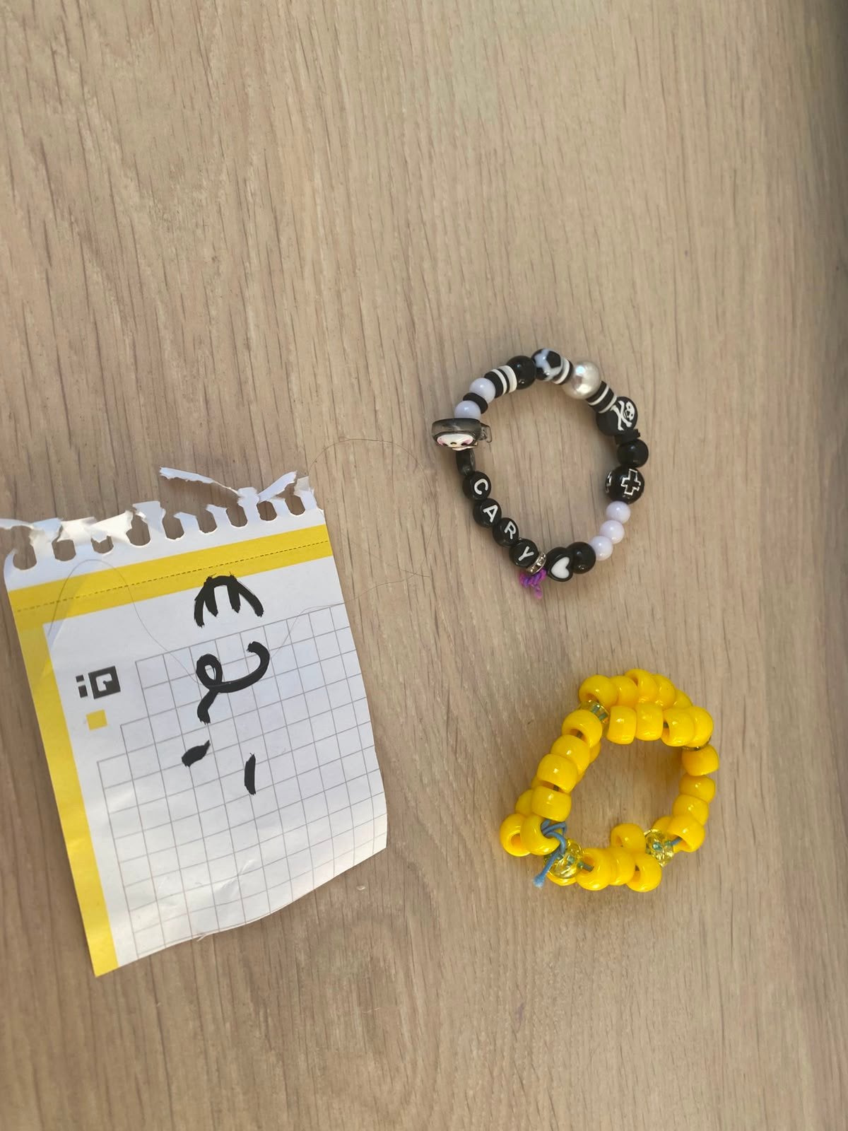 Gele doublelayer en zwarte scary armband . Kandi super cute, Sieraden, Tassen en Uiterlijk, Armbanden, Overige kleuren, Verzenden