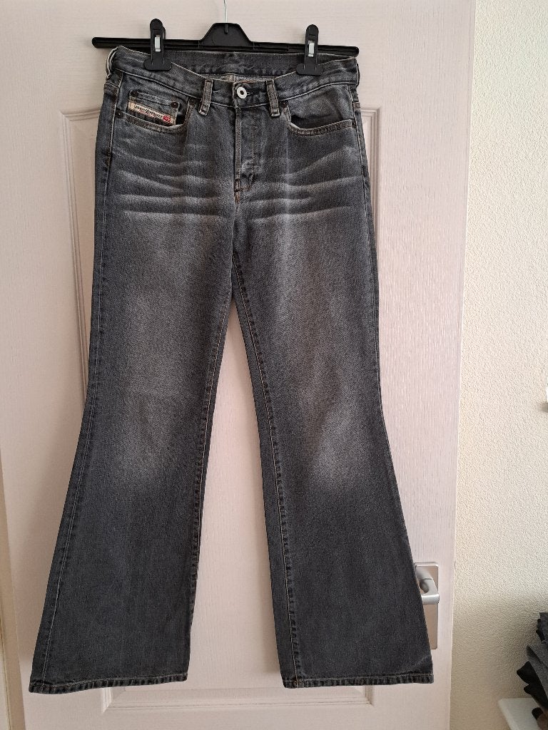 DIESEL jeans dames Grijs - Low waist Wide leg W28 (Maat 36), Ophalen of Verzenden, Zo goed als nieuw, Diesel, W28 - W29 (confectie 36)