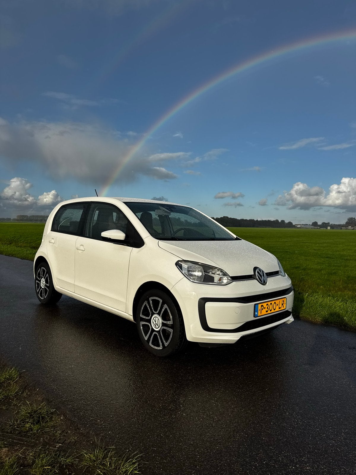 Volkswagen UP! / PDC / LMV / Zuinig / Netjes / Rijklaar !, Voorwielaandrijving, Stof, 4 stoelen, Wit