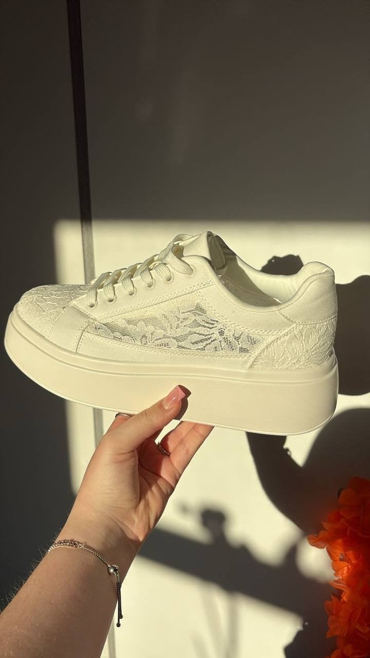 Nieuwe witte kanten sneakers - Maat 40.5, Ophalen of Verzenden, Nieuw, Wit, Sneakers of Gympen
