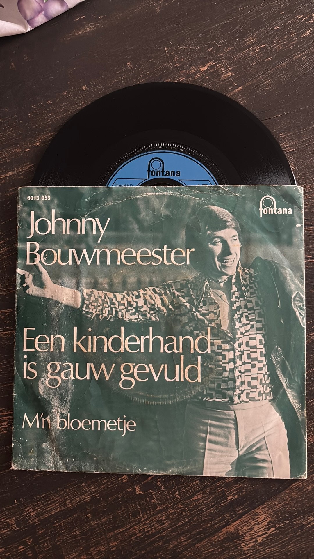 Johnny Bouwmeester - Een kinderhand is gauw gevuld, Ophalen of Verzenden, Zo goed als nieuw, Nederlandstalig