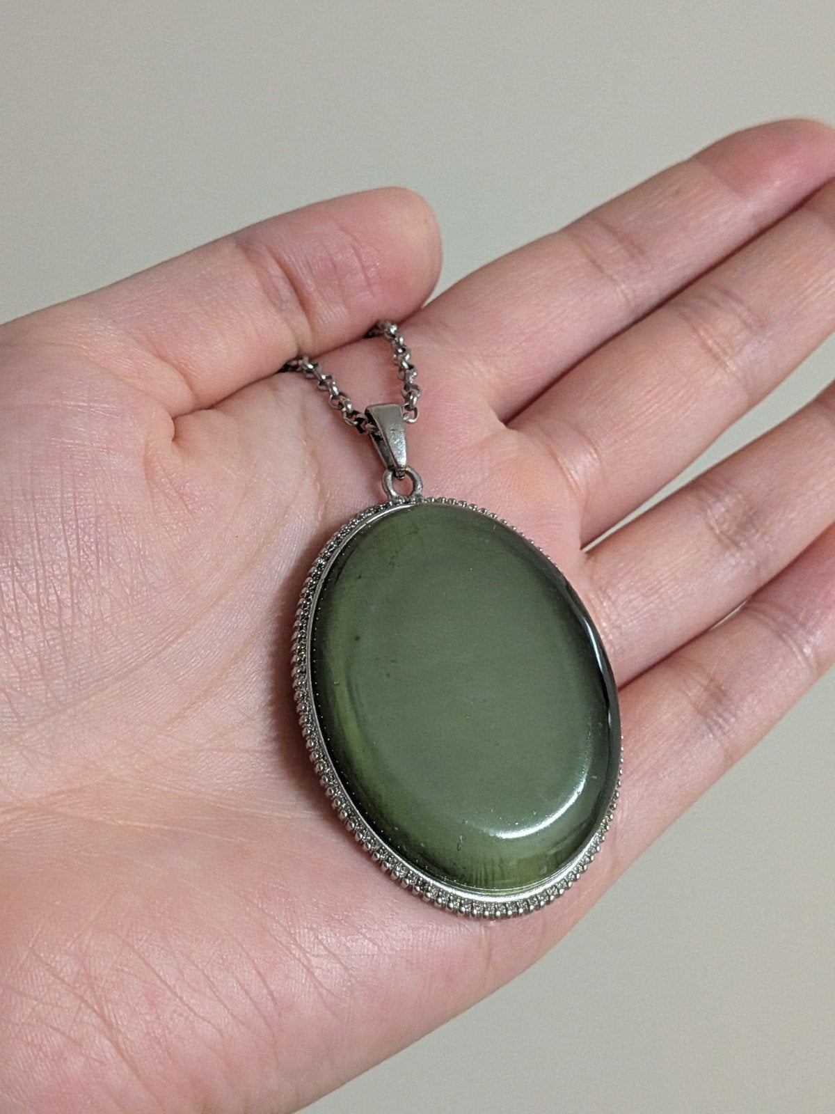 Elegante Groene Steen Hanger Ketting - Zilverkleurig, Sieraden, Tassen en Uiterlijk, Kettingen, Met hanger, Ophalen of Verzenden
