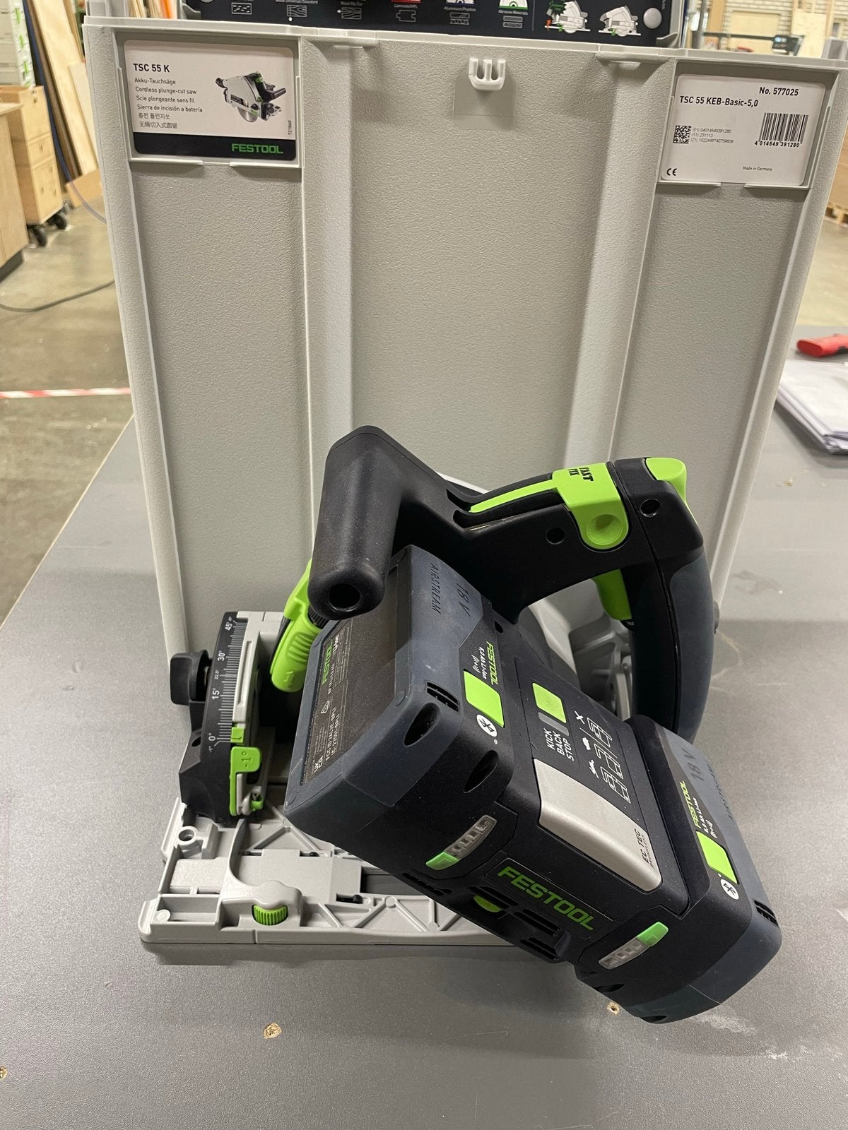 Festool TSC 55 Invalzaag incl. 2 Accu's & Snellader GARANTIE, Doe-het-zelf en Verbouw, Gereedschap | Zaagmachines, Gebruikt, Invalzaag