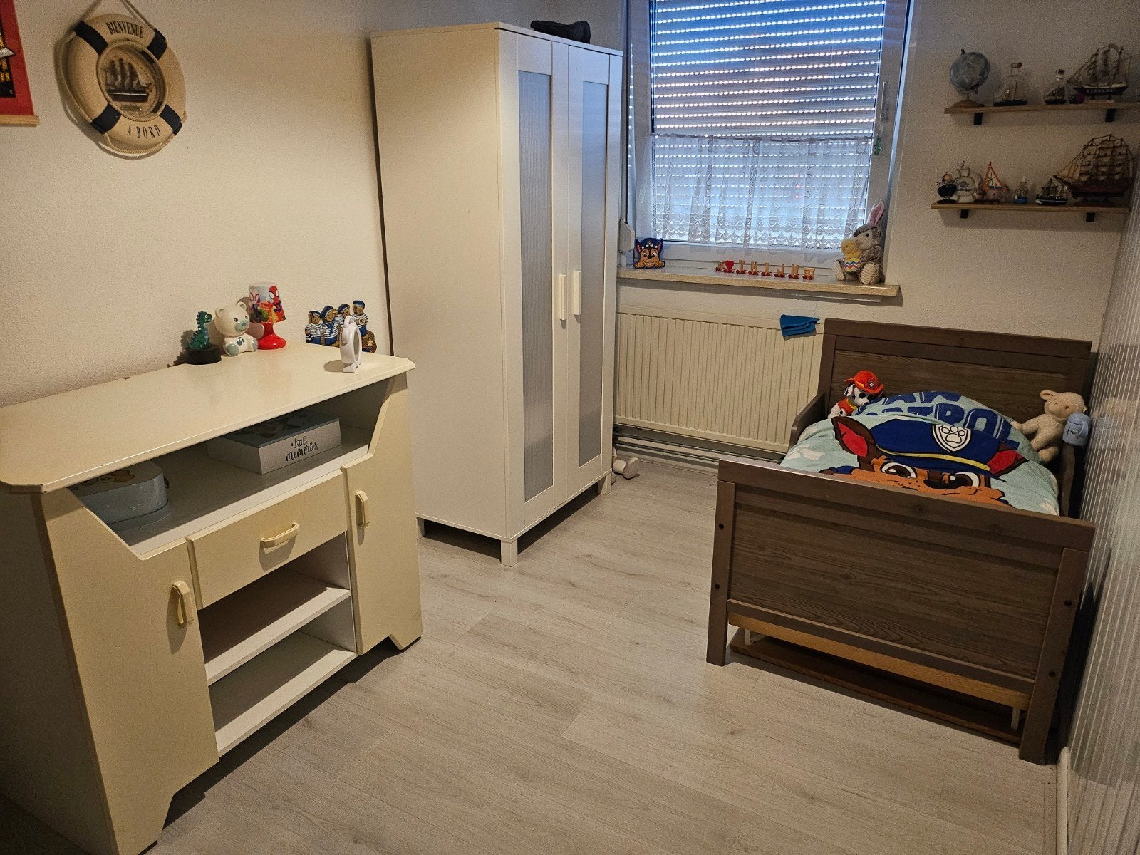 Kinderkamer set: bed, kast en commode (ook los te koop), Ophalen