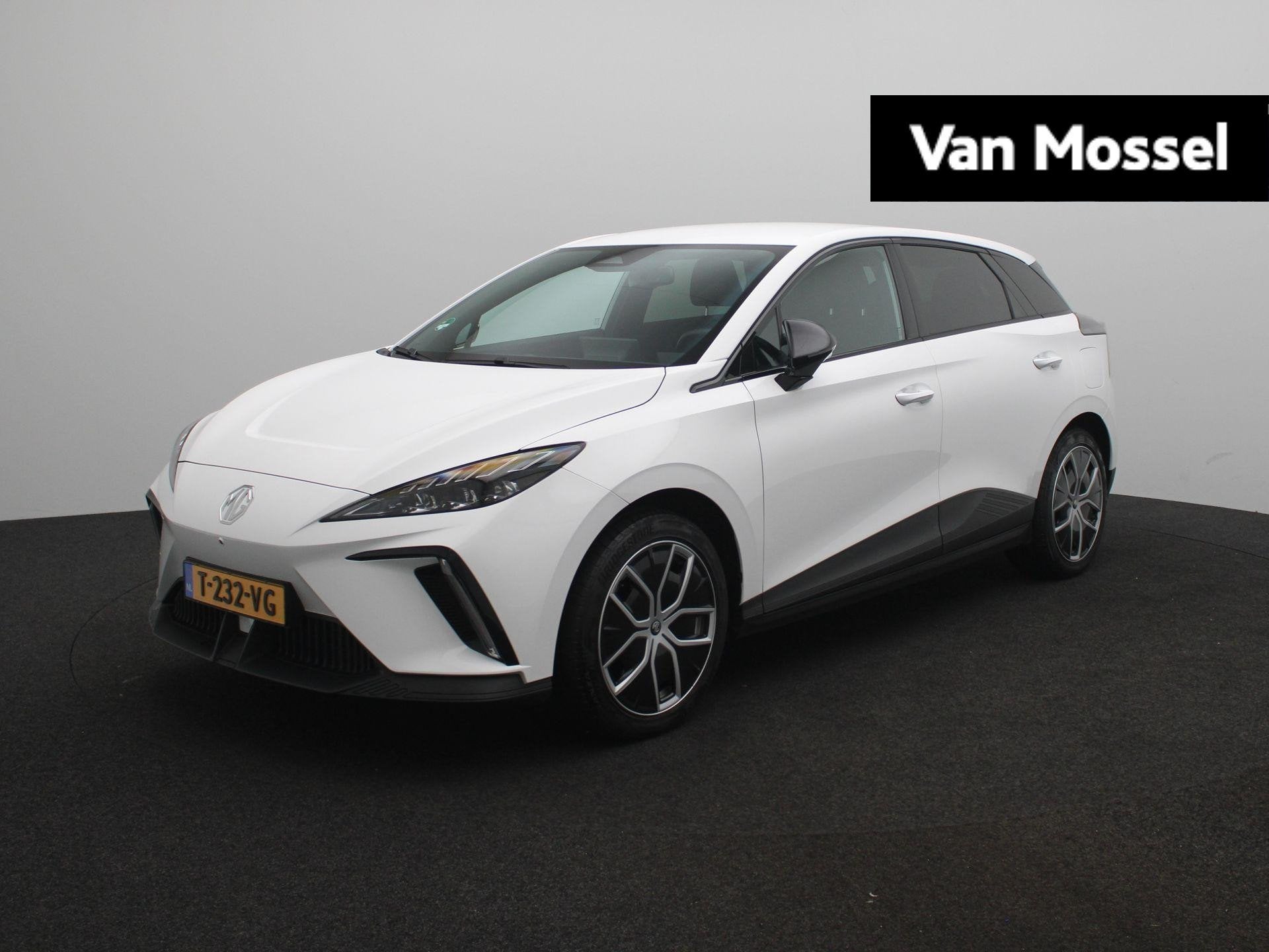 MG 4 Luxury 64 kWh | Apple Carplay/Android Auto | Achteruitr, Auto's, Automaat, 12 maanden, Achterwielaandrijving, Gebruikt