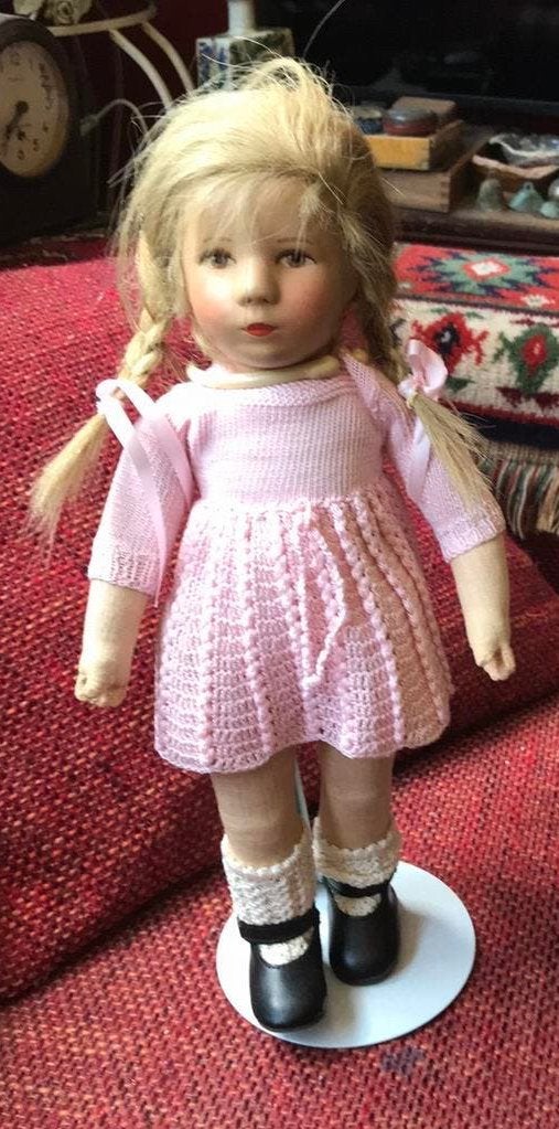 Schattig Kathe Kruse Pop incl. Standaard - 36 cm, Ophalen of Verzenden