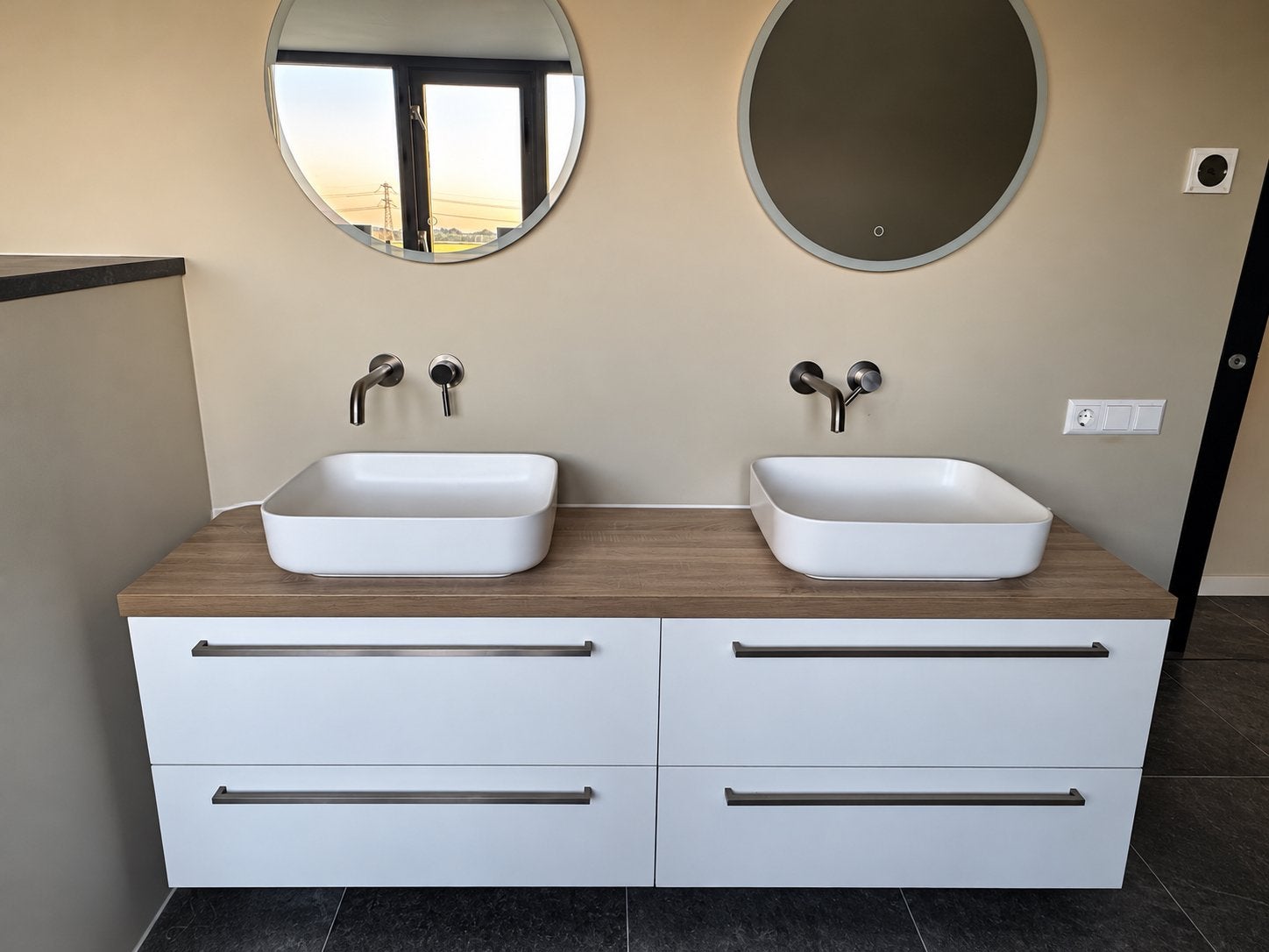 Wit badkamermeubel met dubbele wastafel – 180 cm, Ophalen, 150 tot 200 cm, Zo goed als nieuw, Minder dan 100 cm