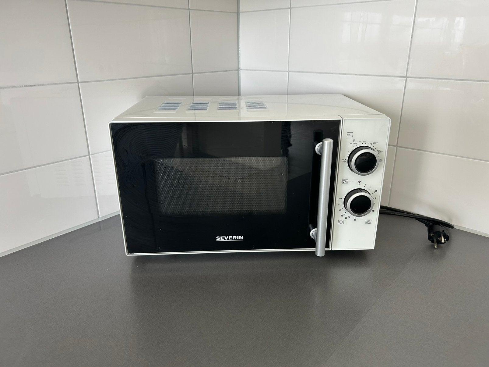 Vrijwel NIEUW magnetron, 20 liter, 700 Watt, Ophalen, Zo goed als nieuw, Minder dan 45 cm, Draaiplateau